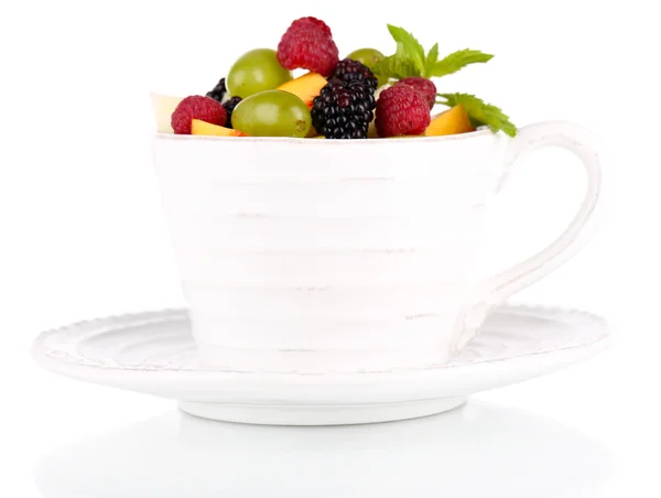 Ensalada de frutas en taza aislada en blanco —  Fotos de Stock