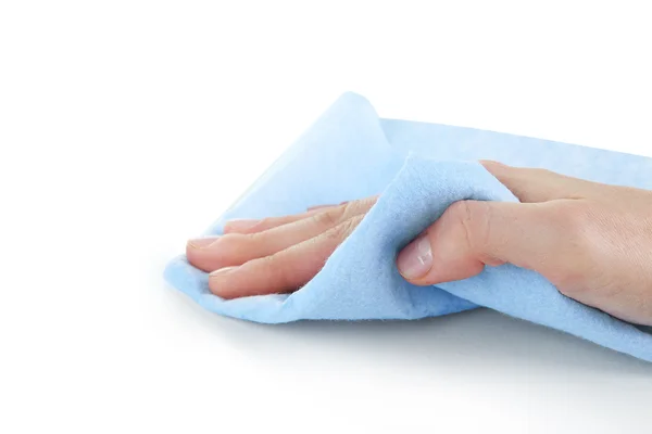 白で隔離される青い布で表面を拭く手 — ストック写真
