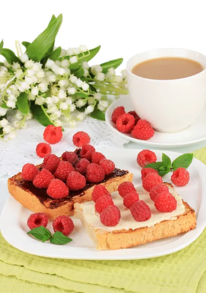 Delicious toast with raspberries on table close-up — Stock Photo, Image