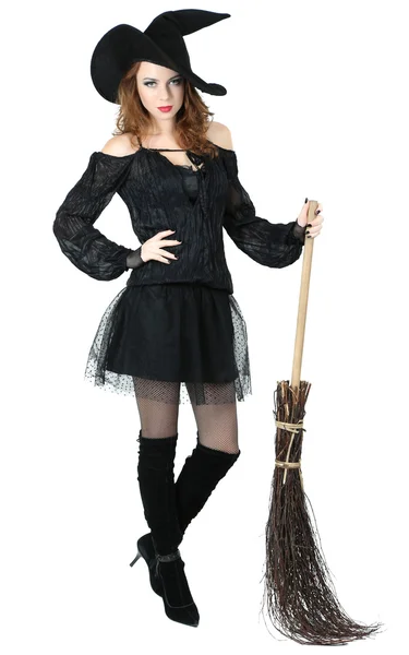 Хэллоуинская ведьма с метлой, изолированной на белом — стоковое фото