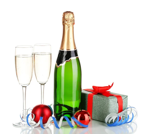 メガネと白で隔離されるクリスマス ボールとシャンパンのボトル — ストック写真