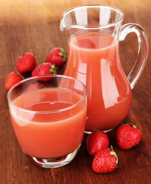 Tablo yakın çekim lezzetli çilek suyu