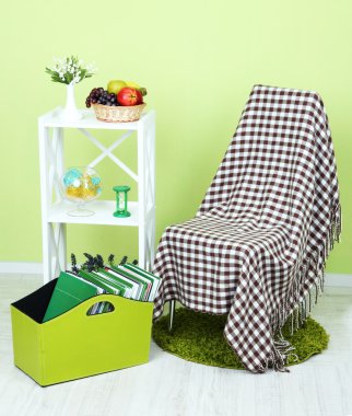 dergi ve Oda katta yeşil kutusundaki klasörler