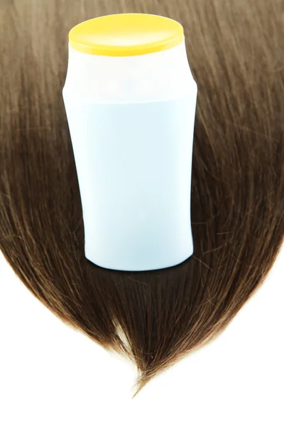 Cabello castaño brillante con champú aislado en blanco — Foto de Stock