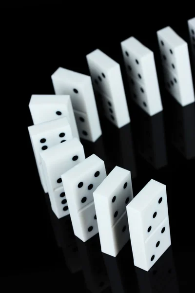Domino na czarnym tle — Zdjęcie stockowe
