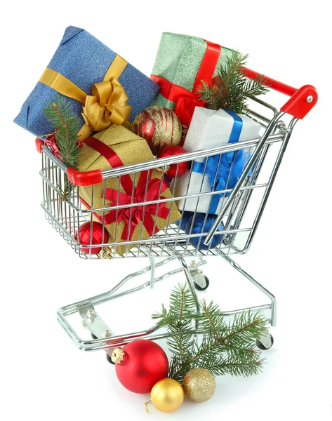 Julklappar i shopping vagn — Stockfoto