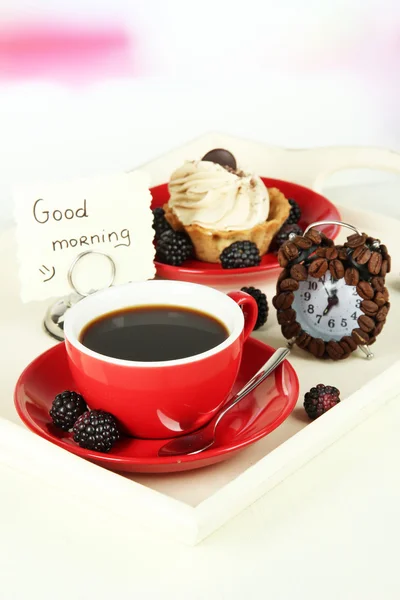 Tasse de thé avec des gâteaux — Photo