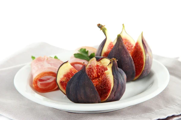 Fichi saporiti con prosciutto, isolati su bianco — Foto Stock