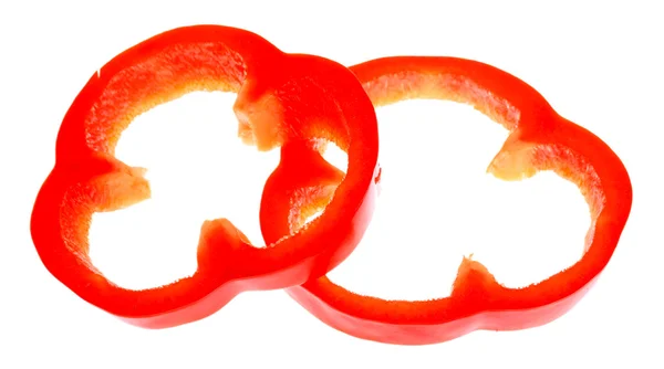Свіжі шматочки червоного перцю ізольовані на білому — стокове фото