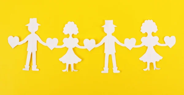 Papel pessoas no conceito de rede social em fundo amarelo — Fotografia de Stock