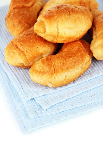 Läckra croissanter på servett närbild — Stockfoto