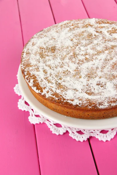 Delicioso bolo de semente de papoula na mesa close-up — Fotografia de Stock