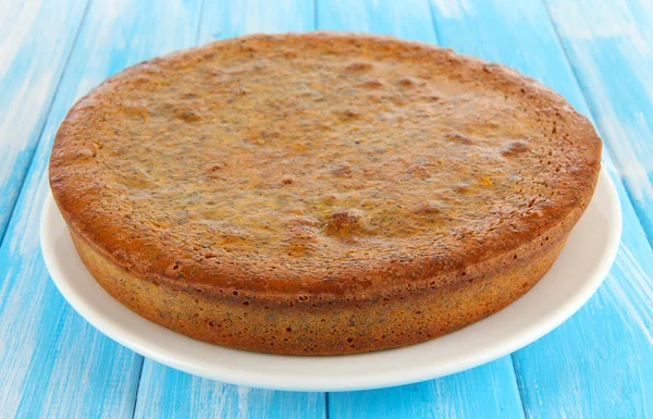 Delicious poppy seed cake on table close-up — Stock Photo, Image