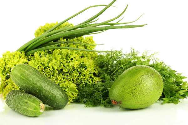 Verduras verdes frescas aisladas en blanco — Foto de Stock