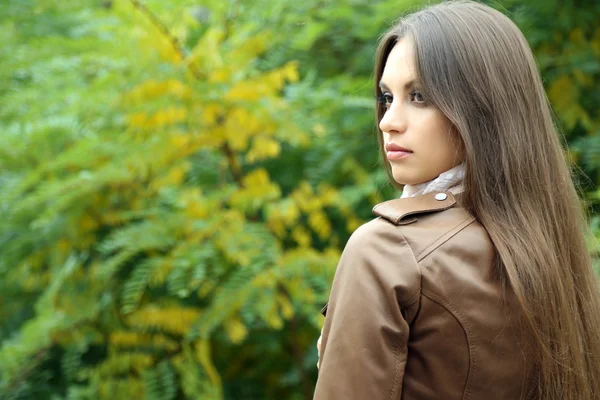 Portrait of young serious woman outdoors — Stock Photo, Image