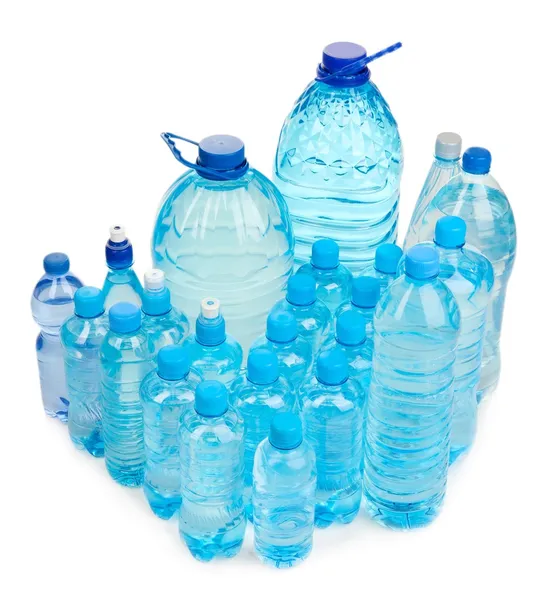 Farklı su şişeleri üzerinde beyaz izole — Stok fotoğraf