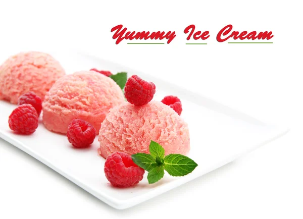 Delicioso sorvete no prato isolado em branco — Fotografia de Stock