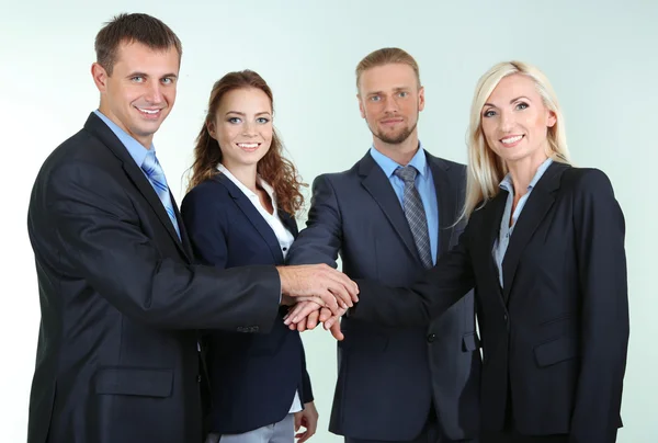Grupp av affärsmän på grå bakgrund — Stockfoto