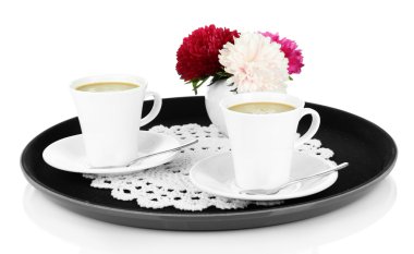 Kahve üzerine beyaz izole tepsi