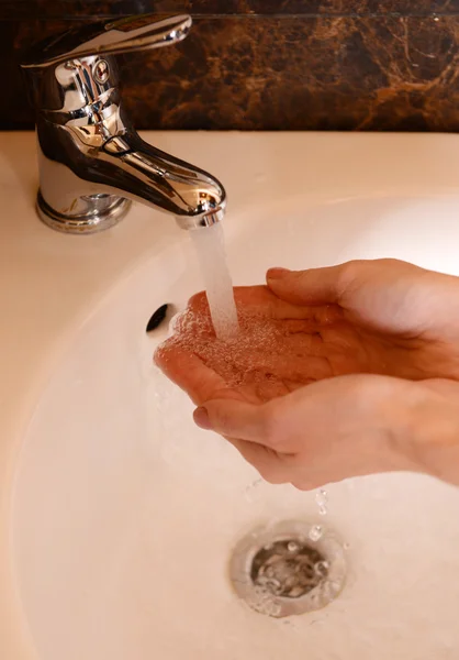 Ludzkie ręce, wymywanie — Zdjęcie stockowe