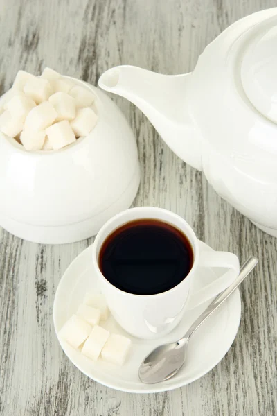 Kopp kaffe, på färg trä bakgrund — Stockfoto