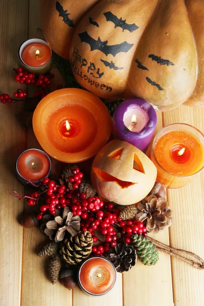 Samenstelling voor halloween met op houten tafel close-up — Stockfoto