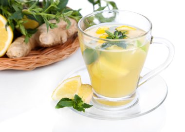 çay beyaz izole zencefil ile