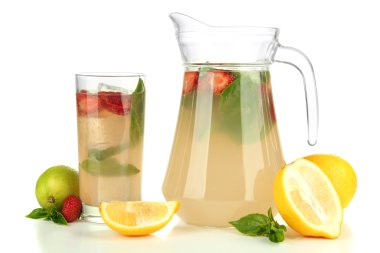 çilek, limonata fesleğen izole üzerine beyaz