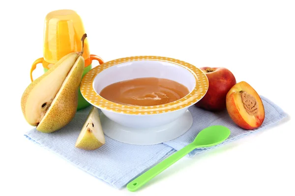 Savoureux bébé purée de fruits et biberon isolé sur blanc — Photo