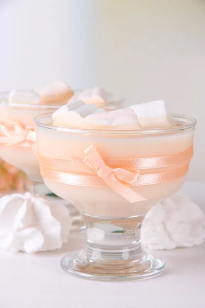 Tasty yogurt with marshmallows, close up — Stock Photo, Image