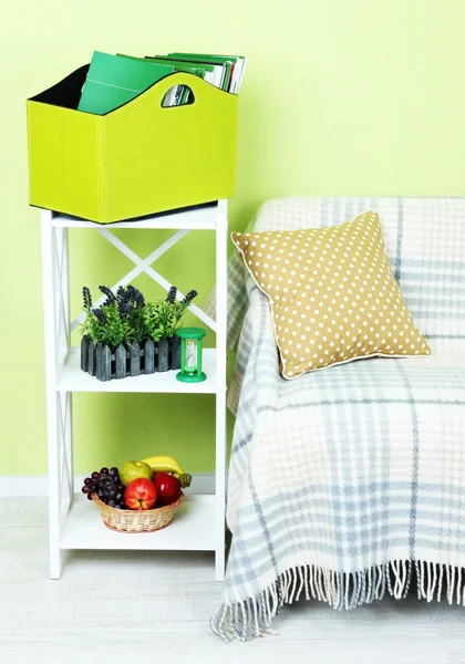 Magazines and folders in green box on shelf in room — Stock Photo, Image