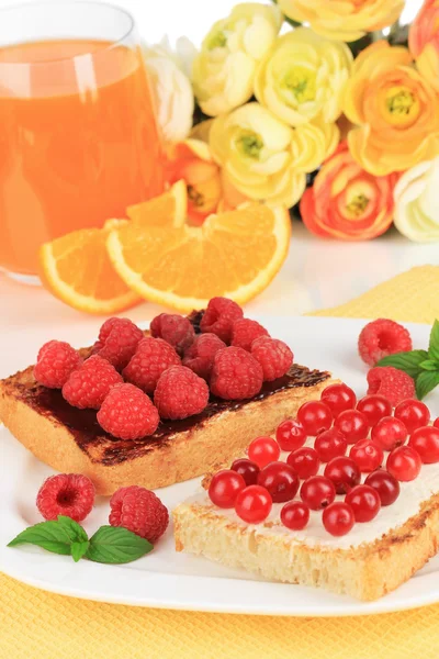 Delicious toast with berries on table close-up — Stock Photo, Image