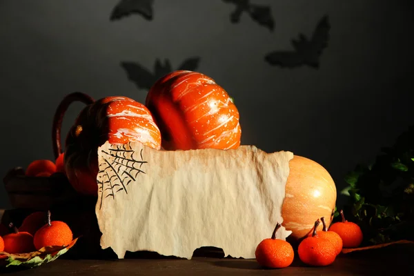 Composición de Halloween sobre fondo gris oscuro — Foto de Stock