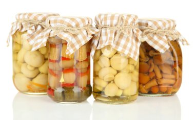 beyaz izole lezzetli Marine mantar cam kavanozlara