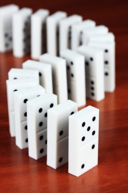 ahşap zemin üzerinde Domino