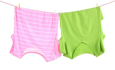 giyim üzerine beyaz izole ip üzerinde