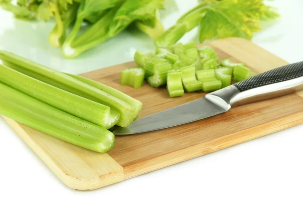 Sedano verde fresco sul tagliere primo piano — Foto Stock