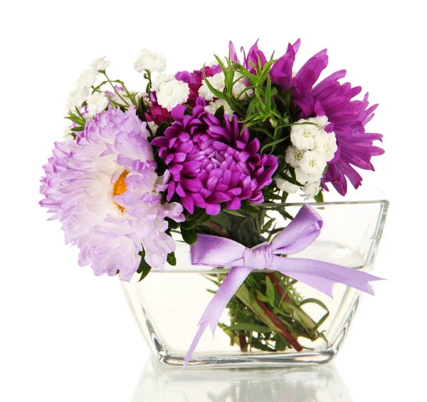 美丽的花束明亮的玻璃花瓶，孤立在白色 — 图库照片