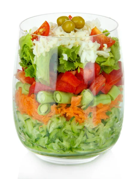 Smakelijke Salade met verse groenten, geïsoleerd op wit — Stockfoto