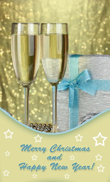 Glasses of champagne with gift box on shiny background — Stock Photo, Image