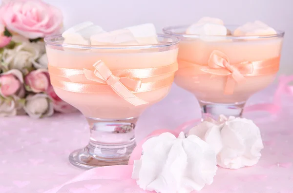 Tasty yogurt with marshmallows, close up — Stock Photo, Image