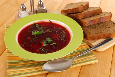 lezzetli borsch üzerinde tablo yakın çekim
