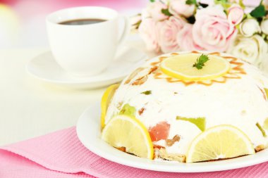 Lezzetli jöle pasta üzerinde ışık arka plan masaya