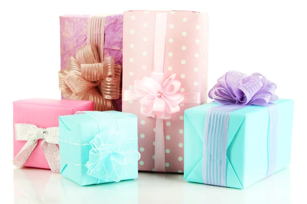 Hermosos regalos brillantes, aislados en blanco — Foto de Stock