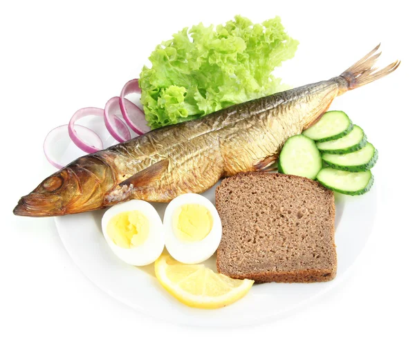 Pescado ahumado en plato aislado en blanco — Foto de Stock