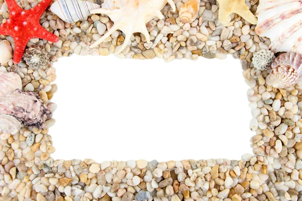 Cadre de petites pierres de mer et coquillages, isolé sur blanc — Photo