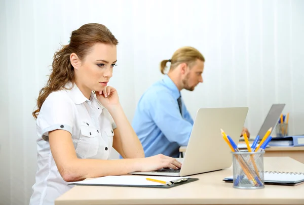 Woman in office workplace — Stock Photo, Image