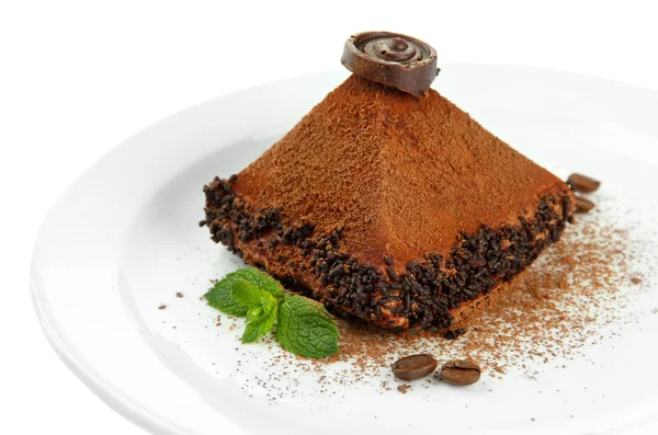Delicioso bolo de chocolate isolado no branco — Fotografia de Stock