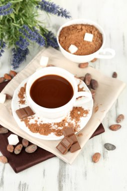 kakao tozu peçete ahşap tablo üzerinde Kupası