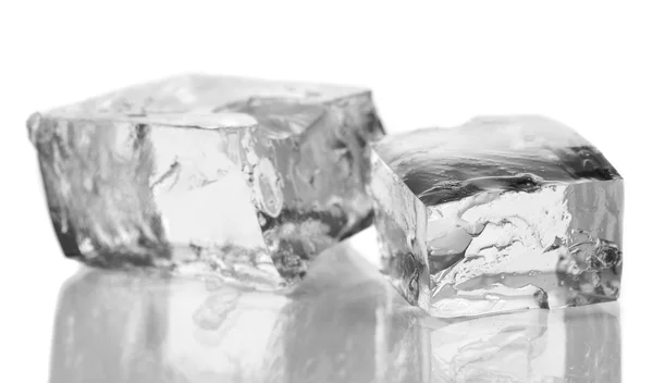 Cubitos de hielo aislados en blanco — Foto de Stock